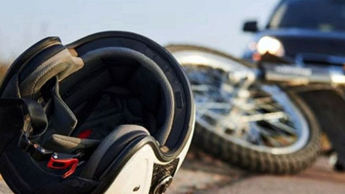 警察がジャヤプラで運転手を逮捕し、オートバイを殴り殺した