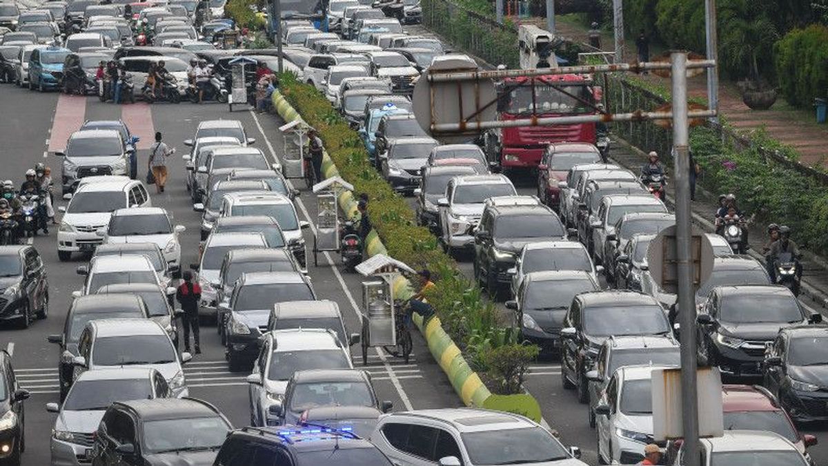 Pengunjung PRJ Diimbau Gunakan Transportasi Umum untuk Tekan Kemacetan