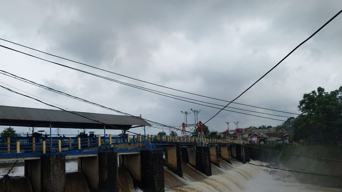 请注意！雅加达的Ciliwung Meluaps和5个水闸已经进入洪水警报状态