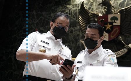 Ditanya Soal Formula E, Anies Tertawa dan Melengos