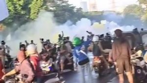 Kerusuhan di Kwitang Senen, Pospol dan 6 Mobil Polisi Dibakar Massa