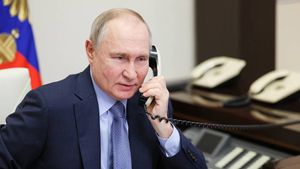 Perdana Berbincang Sejak 2022, Putin-Macron Bahas Perang di Ukraina hingga Iran