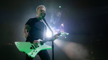 メタリカは米国赤十字社とのコラボレーションコンサートを通じて献血者を招待