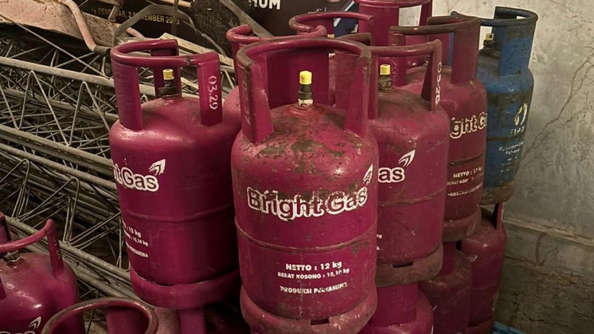 波尔达巴厘岛Gerebek gudang Pengoplos LPG, 数百管子被没收的证据