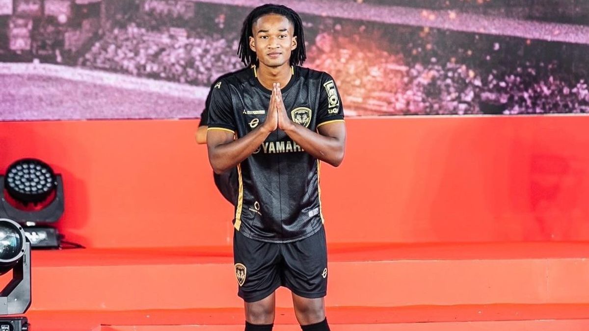 Jeune joueuse indonésienne Ronaldo Kwateh, officiellement joint au club thaïlandais muangthong United