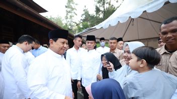 Salat Iduladha di Hambalang Bogor, Prabowo Sapa Anak-anak