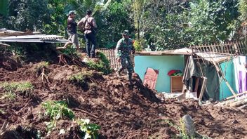 Glissement De Terrain à Banyuwangi, Adolescent Retrouvé Mort Couvert D’une Couverture