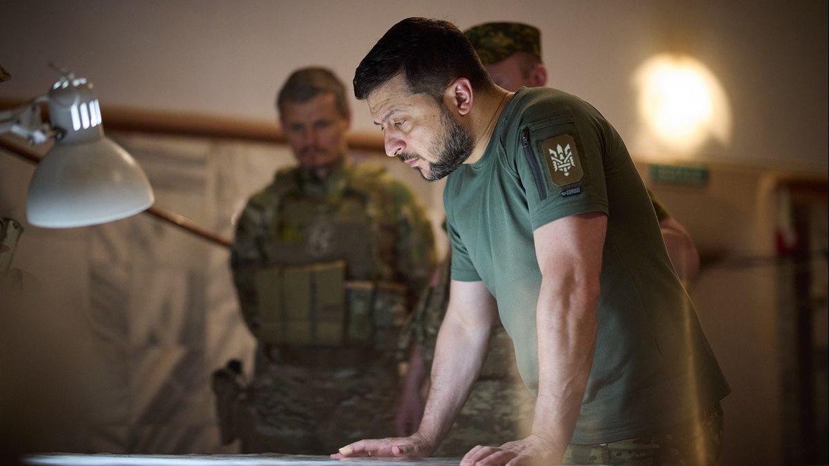 Affirms Ukraine's Supreme Military Command Agrees To Defend Bakhmut, President Zelensky: Destroys Colonials