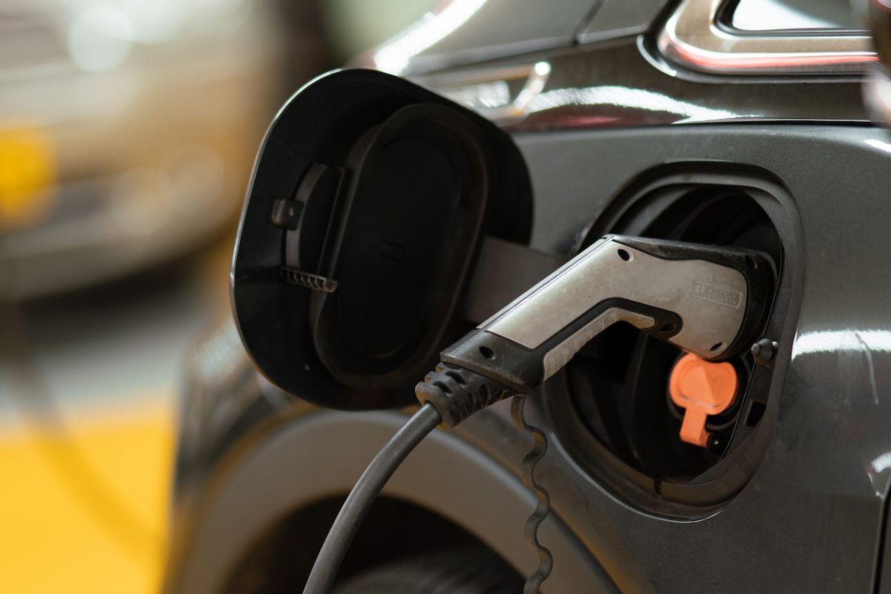 電気自動車に関する政府の指示に従って、マランリージェンシー政府は購入する代わりにレンタカーを選択します