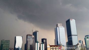 注意してください, ジャカルタ天気日曜日は雷を伴う雨によって割引