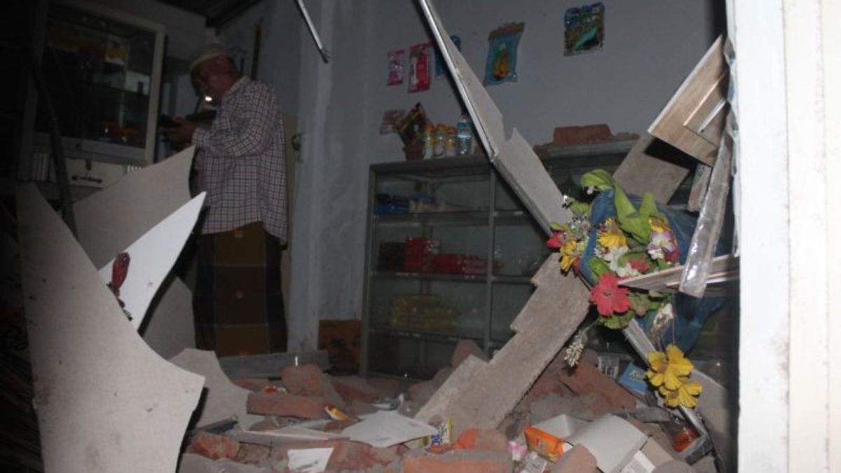 One House In Central Lombok Damaged By Earthquake In Southern Bali