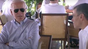 Presiden Amerika Joe Biden Terpeleset Naik Tangga Saat Berkegiatan di Hari Kedua KTT G20 Bali