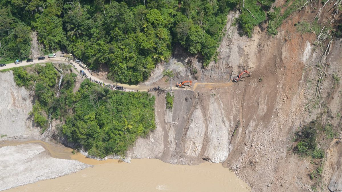 PU Minister Designs Solutions for Aceh Landslide-Affected Infrastructure to Face Disaster Risks