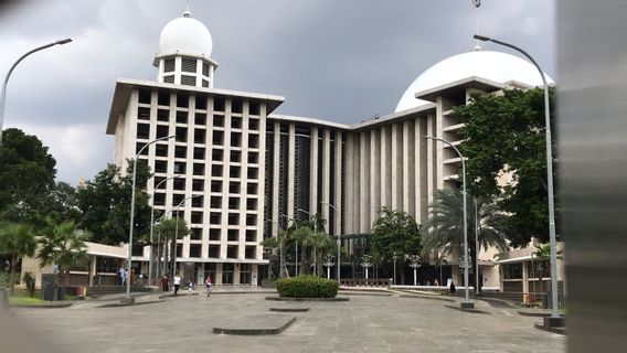 La Mosquée De L’Istiqlal Offre Un Parking De Messe De Noël, Les Relations Publiques De La Cathédrale: La Fraternité Se Resserre