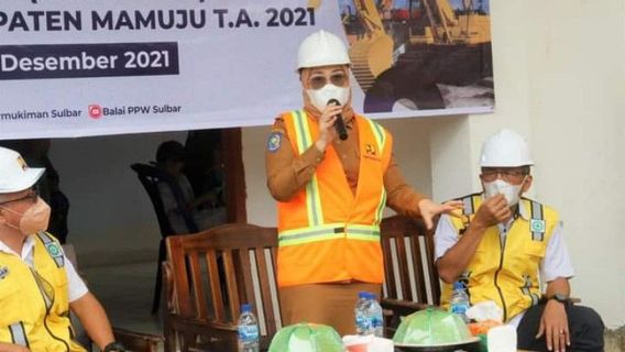 Pemerintah Pusat Berikan Bantuan Berupa Alat Berat untuk Pengelolaan TPA Mamuju