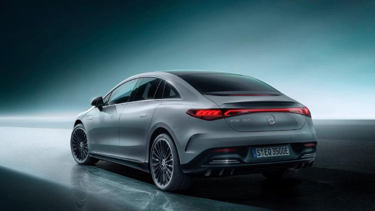 Tak Hanya Pangkas Harga Besar-besaran, Mercedes-Benz Umumkan Hentikan Produksi Seri EQ di AS