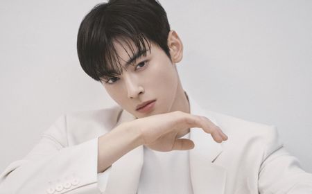 Cha Eun Woo Gandeng India Eisley untuk Video Musik Debut Solo