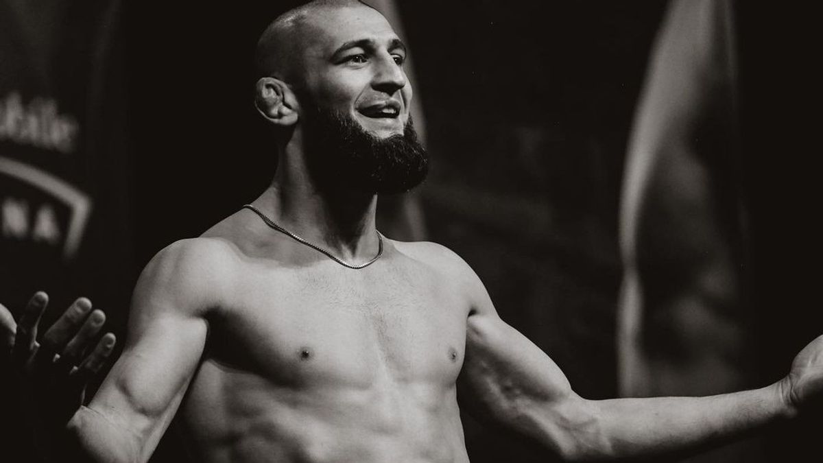 جواز سفر مقاتلة UFC خمزات تشيماييف محتجز في سان بطرسبرج ، وهناك مؤشرات على أنه سيتم تجنيده للحرب الروسية