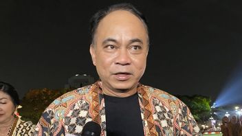 The Minister Of Communication And Information Admits Daily Use Batik Because It's Comfortable