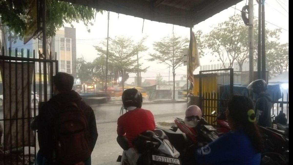 Heavy Rain On Palembang After 2 Months Of Drought