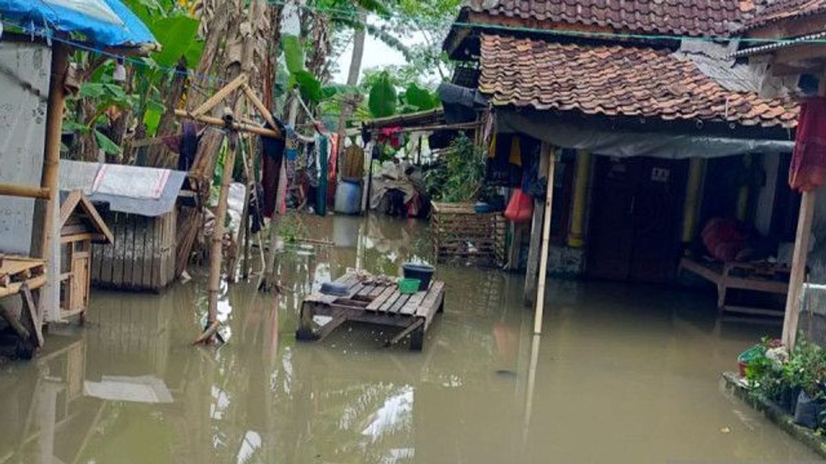 Cirarab河泛滥，Kemis Tangerang市场的25所房屋被淹
