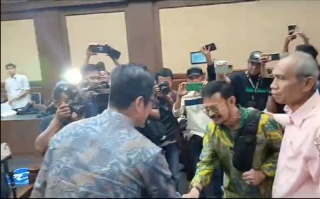 SYL ke Eks Jubir KPK Febri Diansyah: Geser, Nggak Boleh Dekat-dekat