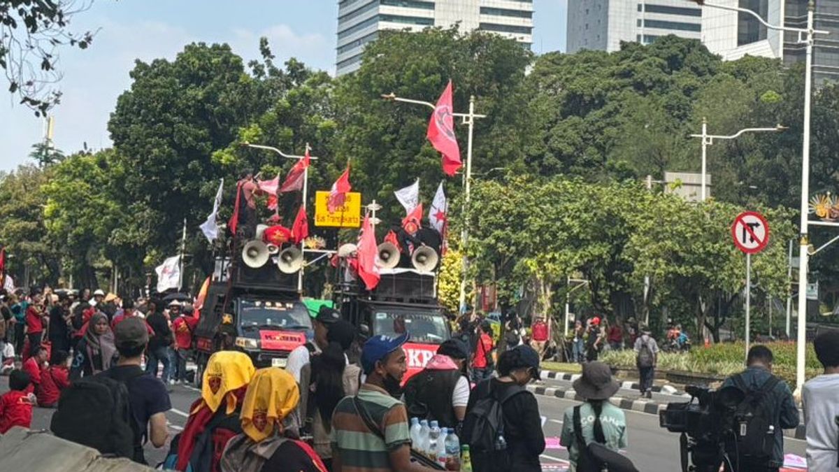 Demonstration At The Horse Statue Demands The Government To Pass The Asset Confiscation Bill