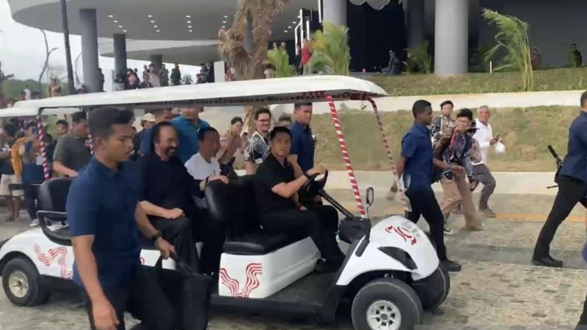 Jokowi And Surya Paloh Driving To Tinjau Plaza Ceremony IKN