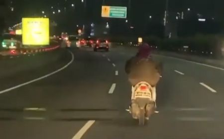 Viral Ibu-ibu Naik Motor Mio Masuk Tol Dalam Kota, Warganet: Emak Siapa Nih Ngaku