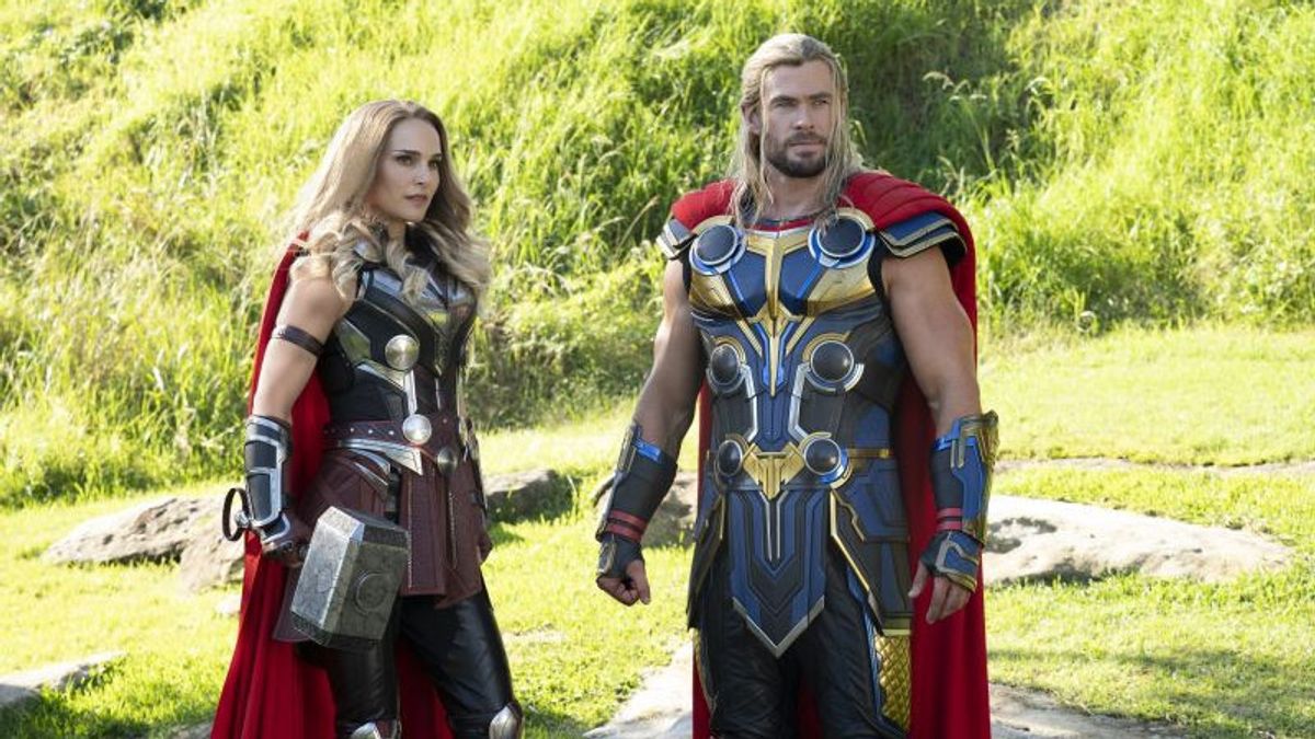Cara Chris Hemsworth dan Christian Bale Bersenang-senang dalam Film Thor: Love and Thunder