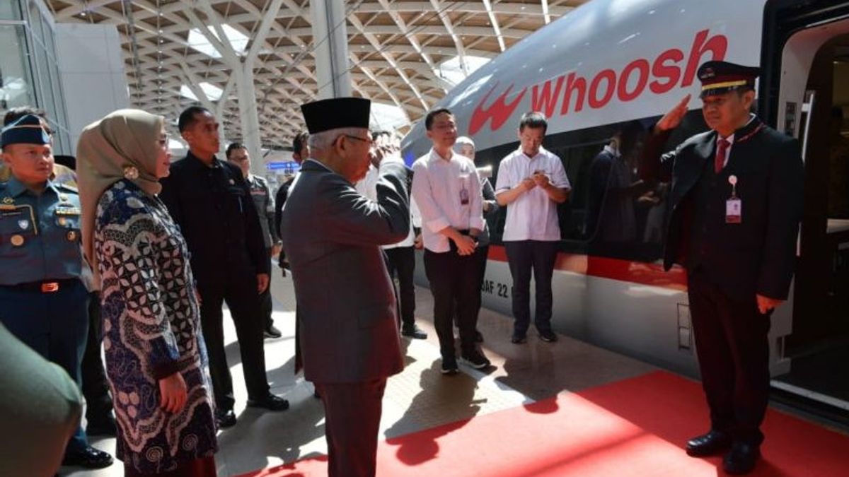 Vice President Ma'ruf Amin Kunker To Bandung Riding The Fast Train