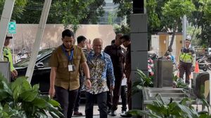 Naik Mercedes Benz S CLass, Ilham Habibie Datangi Gedung KPK Diperiksa Terkait Bank BJB