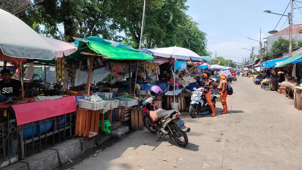 Satpol PP Belum Tertibkan PKL di Jalan Kalibaru Kemayoran karena Belum Ada Perintah dari Pimpinan