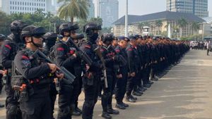 The 411 Reunion Action In Front Of The State Palace Was Guarded By Thousands Of Joint Officers