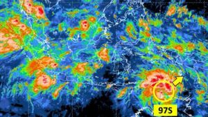 2 Siklon Datang Bersamaan, Indonesia Bersiap Hujan dan Petir Hari Ini