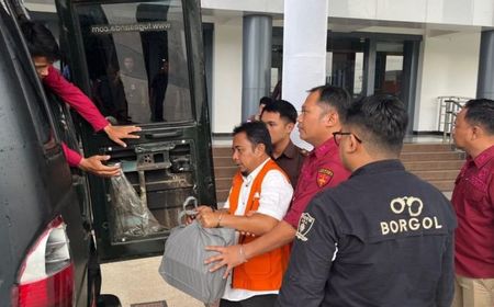 Kejati Kaltim Tahan Tersangka Gratifikasi Pengurusan Dokumen Kayu Rp7,7 Miliar