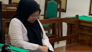The Mother Of The Former Principal Bowed Down To The Shame Of Being Sentenced To 18 Prisons In PPDB Corruption