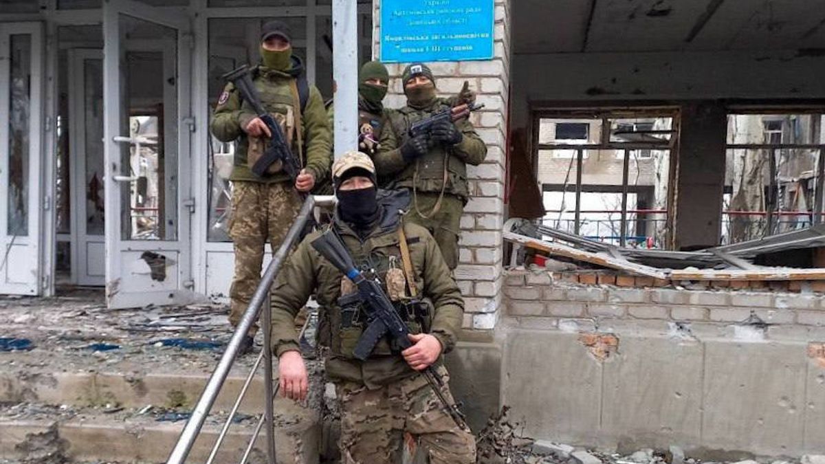 ワーグナーグループの傭兵の長は、バクムット市ウクライナが彼の軍隊の包囲下にあると主張しています