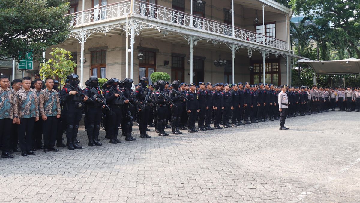 今日、バチカン大使館は国家警察の545人のメンバーによって守られています