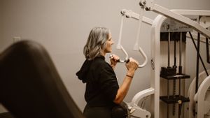 Latihan Kekuatan Otot Jadi Olahraga yang Tepat untuk Perempuan Menopause, Ini Penjelasan Ahli