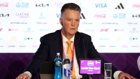 Louis van Gaal n'est-il pas directeur de la PSSI?