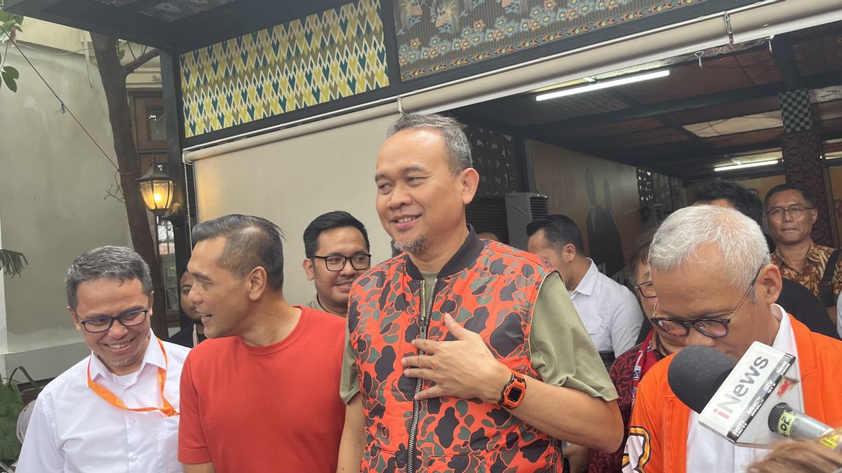 Karangan Bunga dari "RK" Ucapkan Selamat ke Pramono-Rano, Cak Lontong: Mungkin Rukun Kampung Sekitar