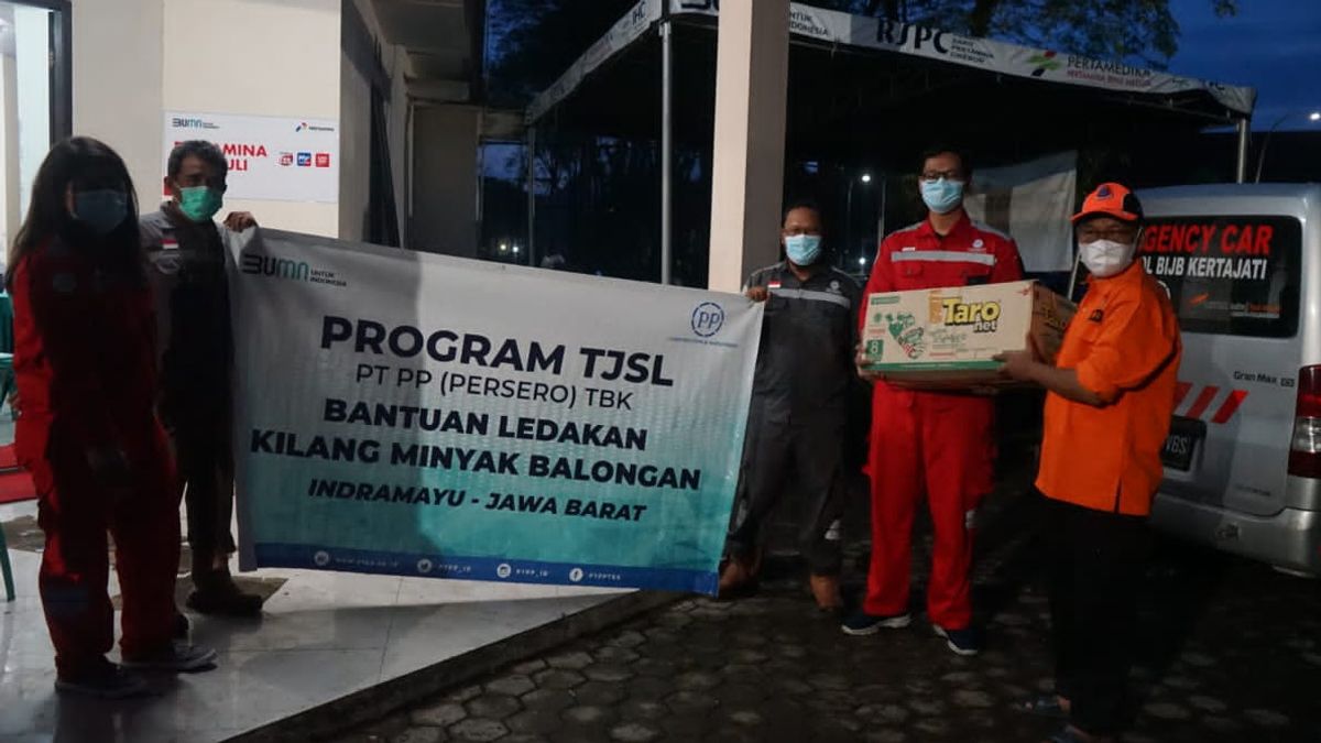 PTPP Distributes Aid To Victims Of Explosion Of The Balongan Refinery