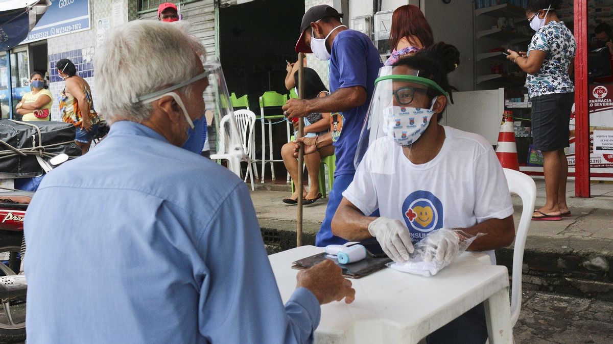 Again, Brazilian President Bolsonaro Disagrees With Health Minister