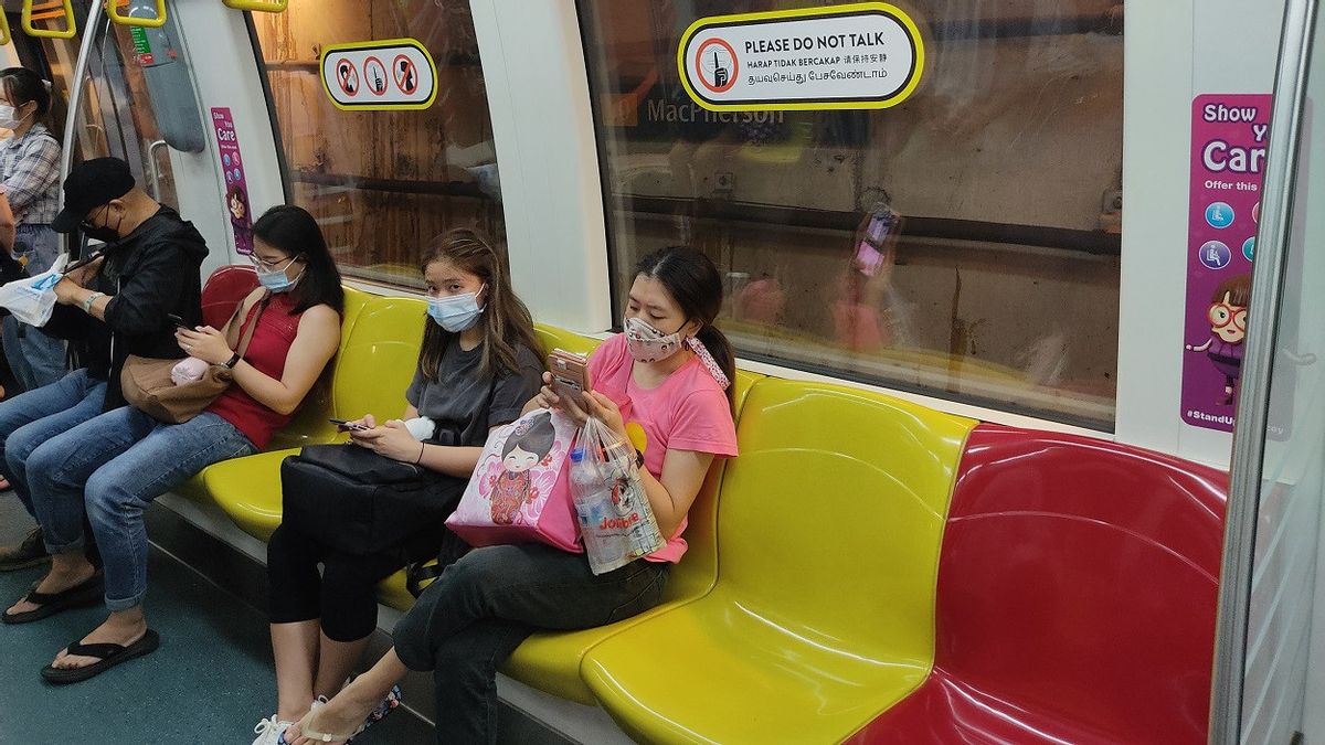 سنغافورة ترفع قواعد القناع الإلزامي بدءا من الأسبوع المقبل ، باستثناء وسائل النقل العام والمرافق الصحية