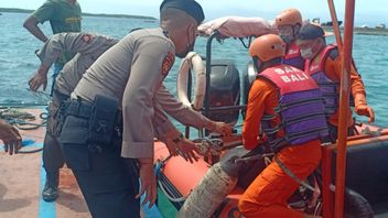ヌサ・ペニダのケリングビーチで流れに引きずり下ろされた観光ガイドが遺体で発見