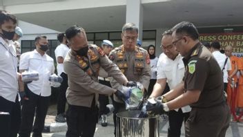 廖内警方从国际辛迪加销毁了23.6公斤冰毒