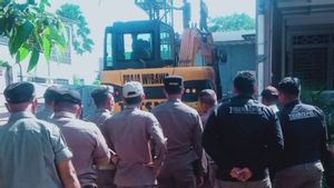 Garasi Pribadi di Tanah Fasum Perumahan Villa Bogor Indah Dibongkar Satpol PP
