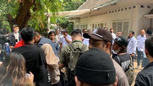 Jelang Penyitaan PN Jaksel, Rumah Guruh Soekarnoputra Dipadati Simpatisan