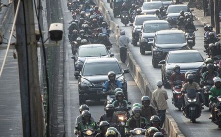 Kendaraan Pejabat Dilarang Gunakan Jalur Busway dalam Memori Hari Ini, 13 Juni 2016